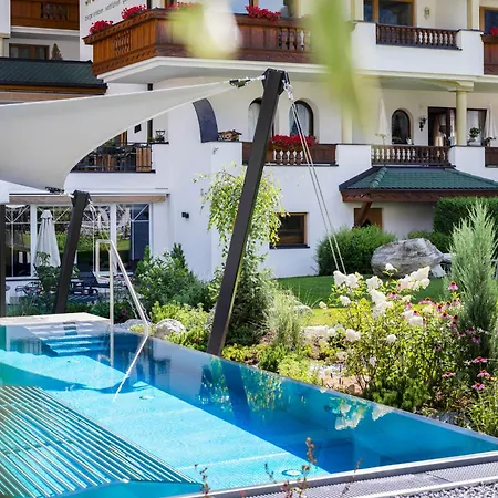 Hotel Stubaierhof 4*